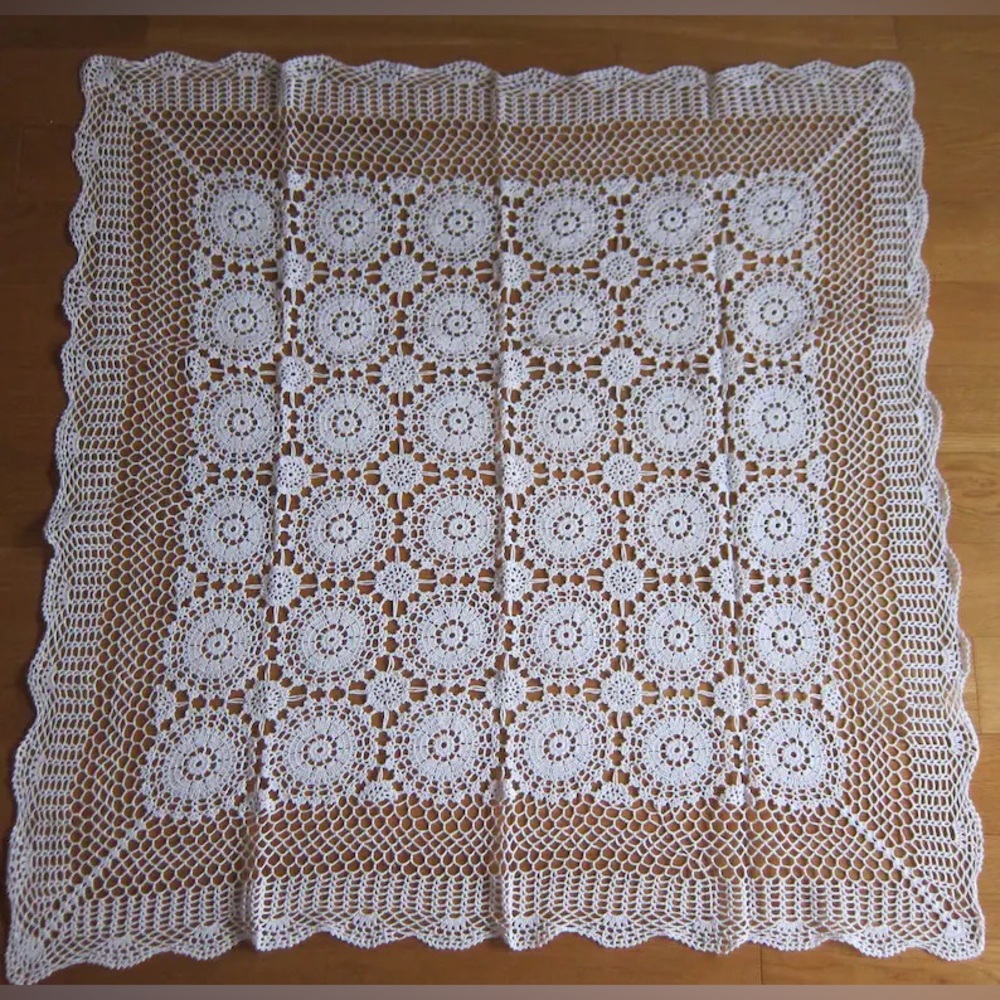 Lovely & Beautiful Small Square Crochet tablecloth - 100% cotton - Brand new!